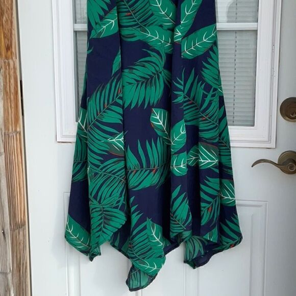 Take 50% OFF- Fashion Nova Halter Neck Palm Prints Dress, Size-L - Picture 4 of 14